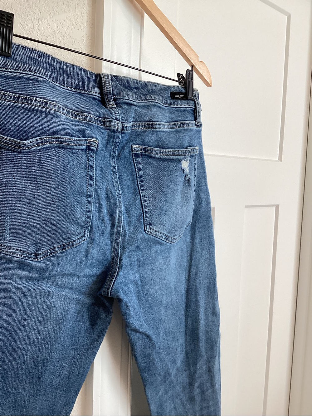 Liverpool Distressed Crop Girlfriend Jean High Rise Size 8 29 Medium Blue Denim - Picture 6 of 12